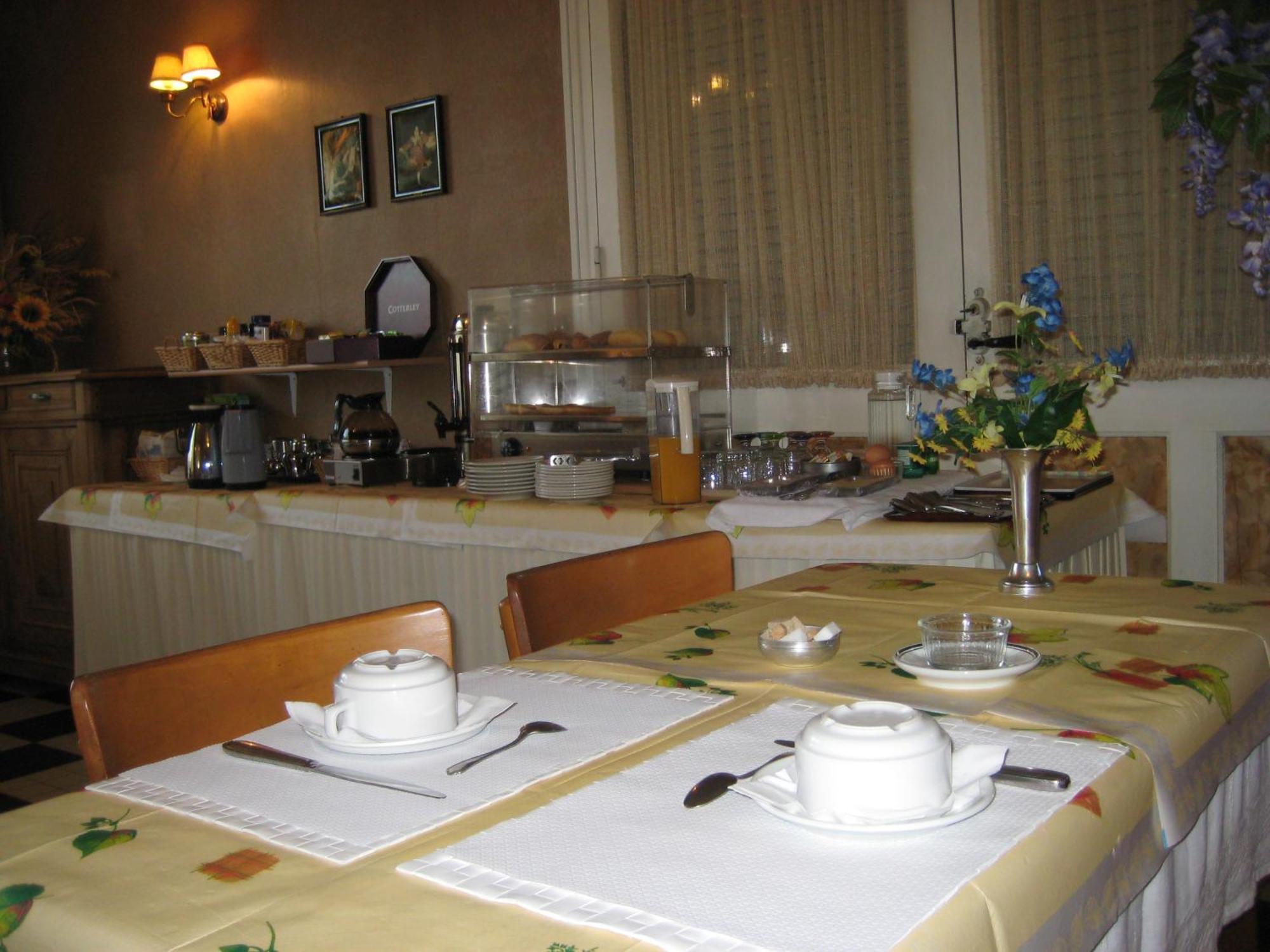 Hotel Bellevue De Tradition Familiale Morcenx Εξωτερικό φωτογραφία