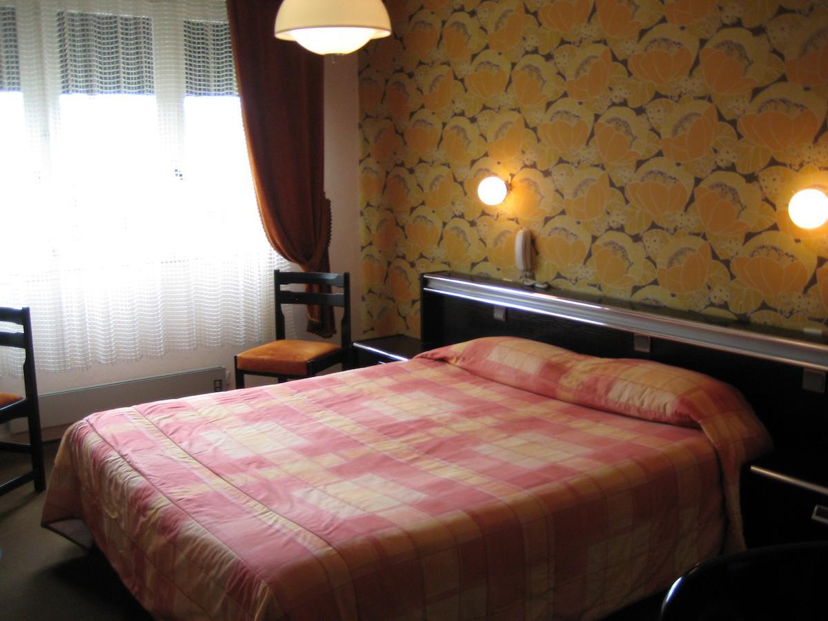 Hotel Bellevue De Tradition Familiale Morcenx Δωμάτιο φωτογραφία