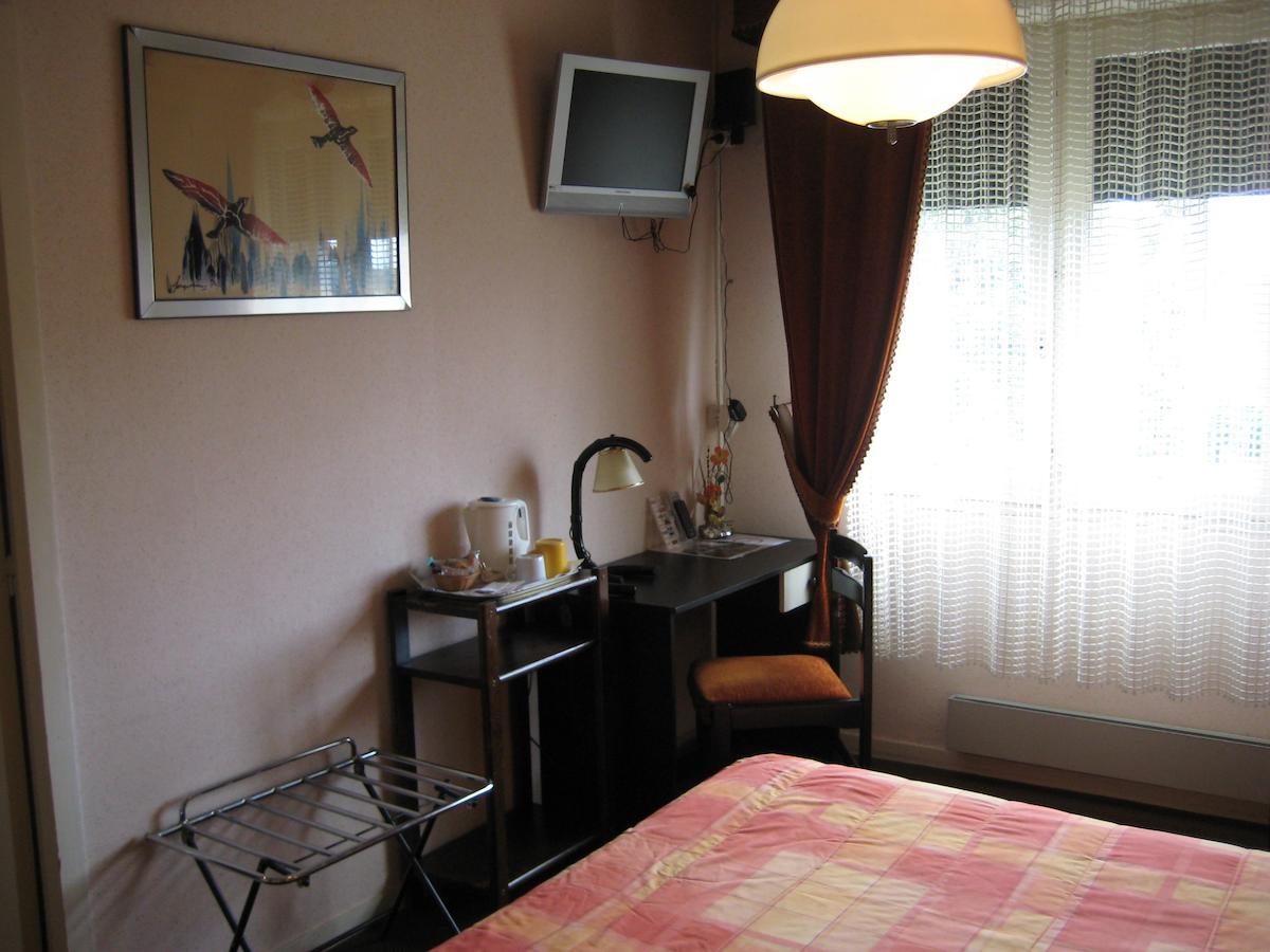 Hotel Bellevue De Tradition Familiale Morcenx Δωμάτιο φωτογραφία