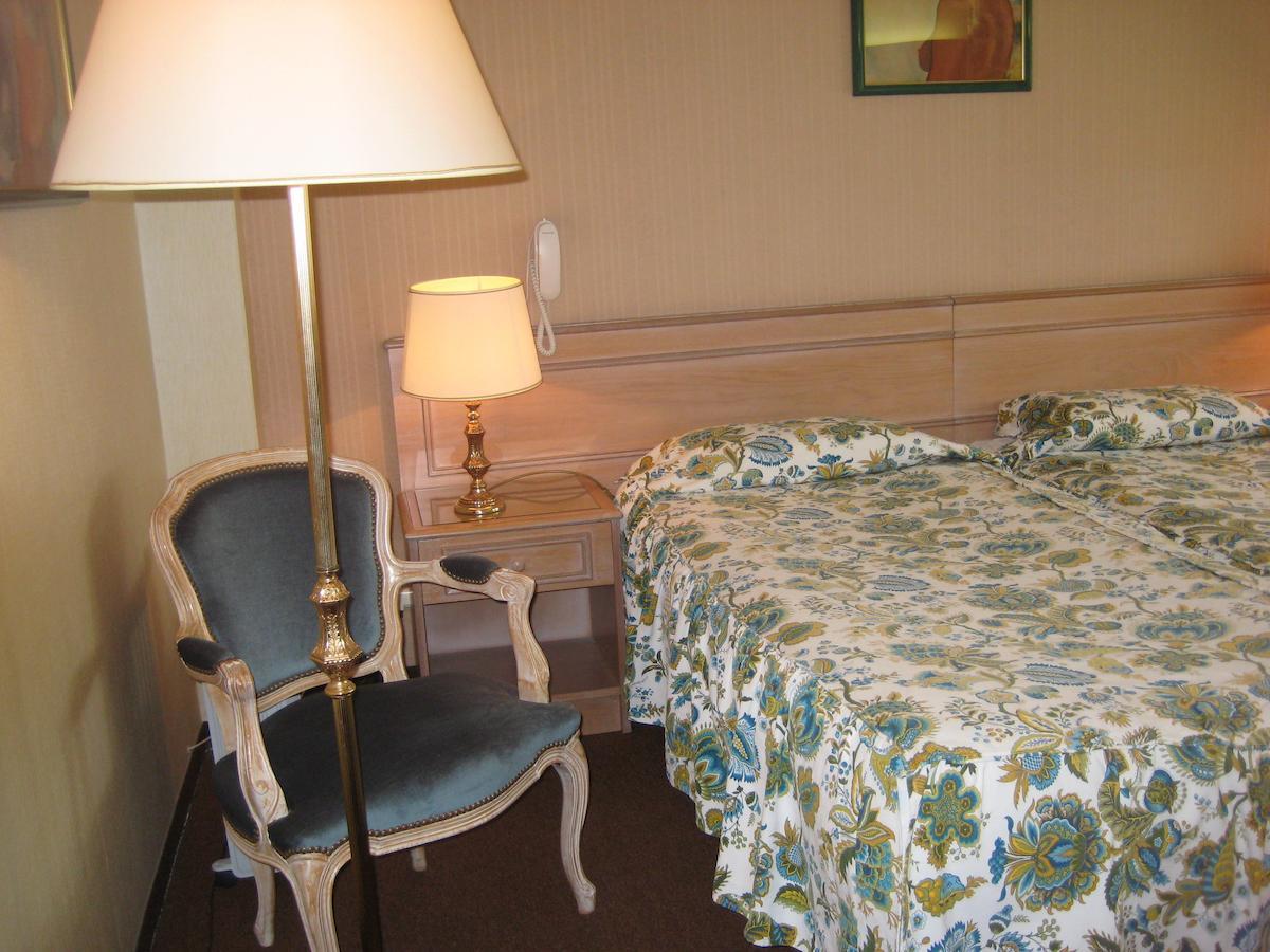 Hotel Bellevue De Tradition Familiale Morcenx Δωμάτιο φωτογραφία