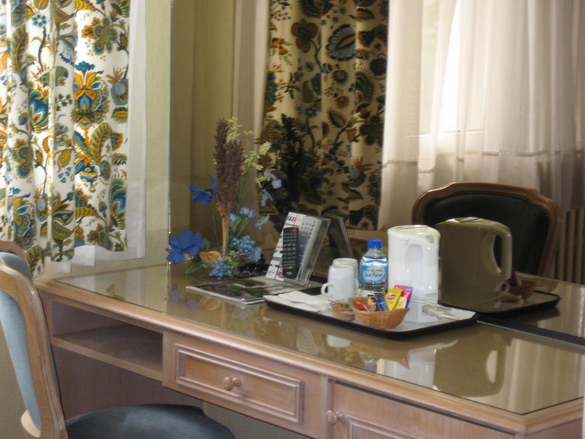 Hotel Bellevue De Tradition Familiale Morcenx Δωμάτιο φωτογραφία
